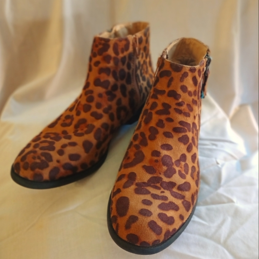 Loved Pre-owned Leopard Print Shortie Boot Size 10